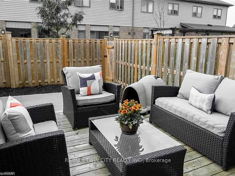 76 Meadowridge St — Photo 32