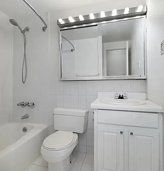 220 E 24th St #5G — Photo 3