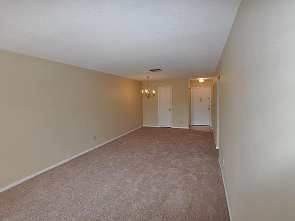 5th image of 4606 W Gray St Unit 304