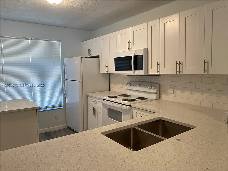 201 Lake Pointe Dr #205 — Photo 3