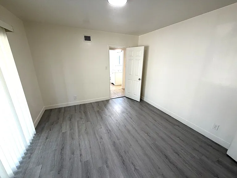 3552 N Alameda Ave — Photo 14