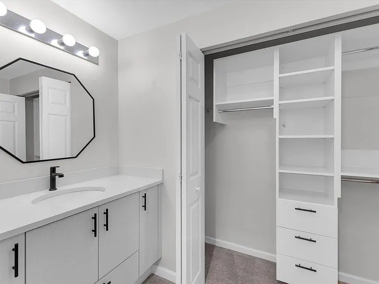 975 Aberdeen Ave NE #D105 — Photo 9