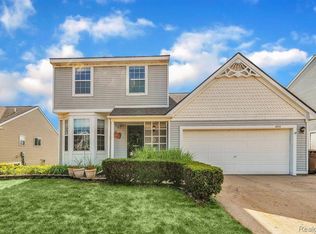 474 Waterbury Ct, Belleville, MI