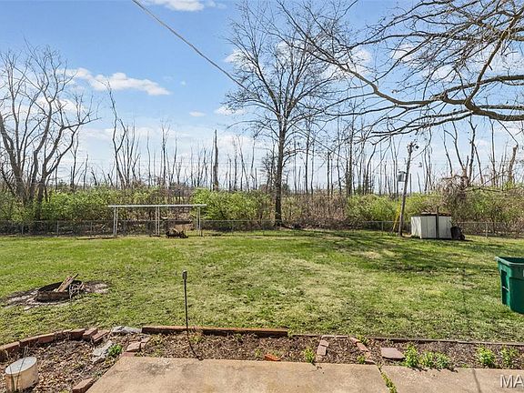 5th image of 1204 Price St