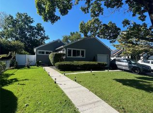 36 W 22nd St, Huntington Station, NY 11746