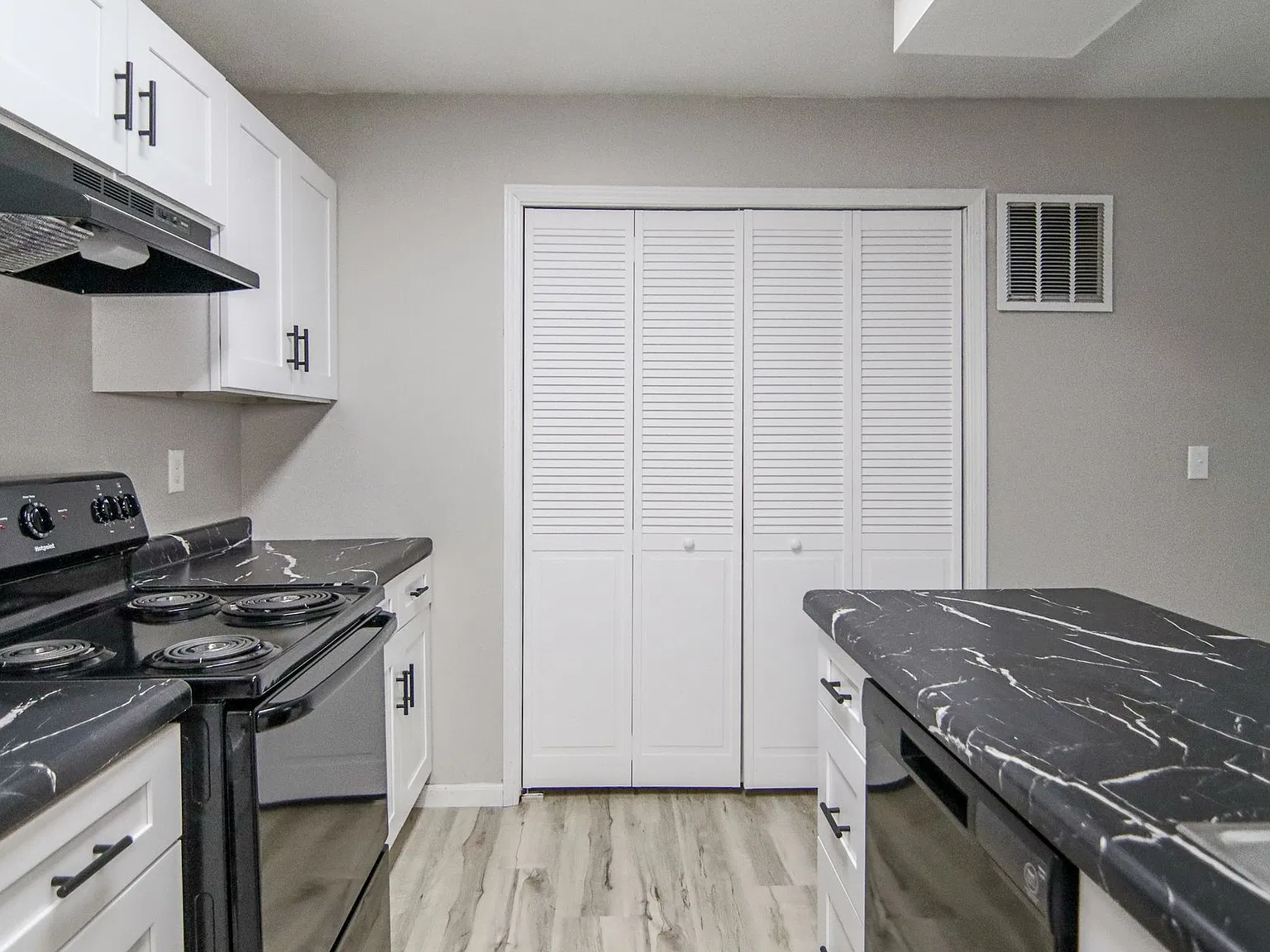 Woodwind Apartments — Photo 4