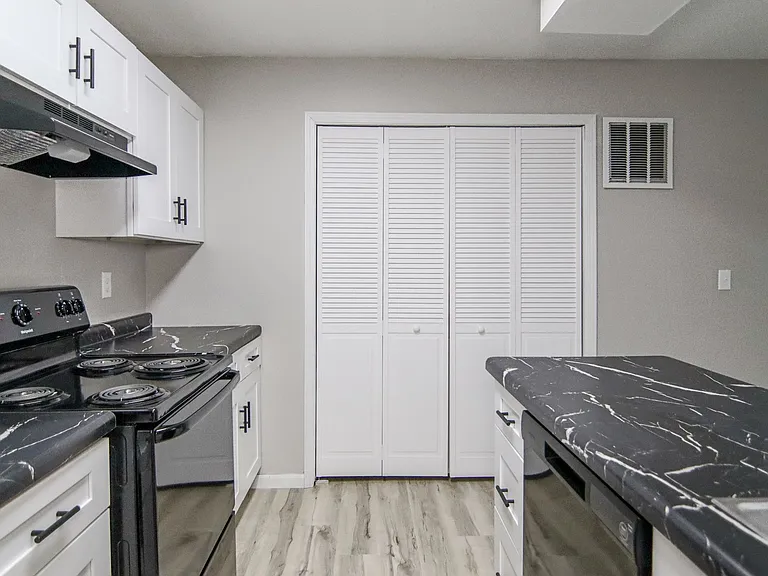 Woodwind Apartments — Photo 33