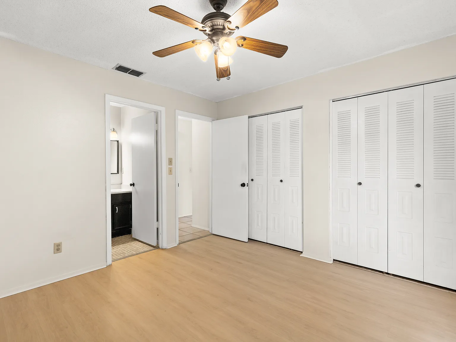 3 bed, 1263 sqft, $2,400 — Photo 3