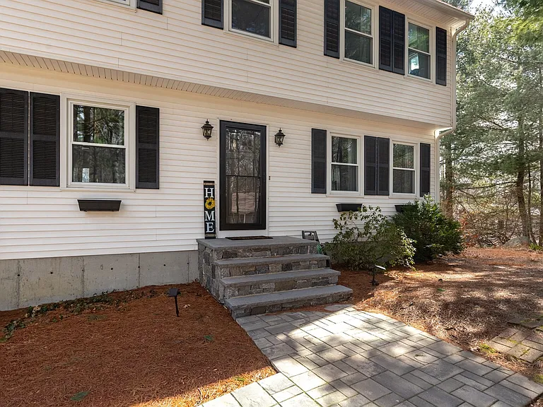 29 Trifiro Rd — Photo 3