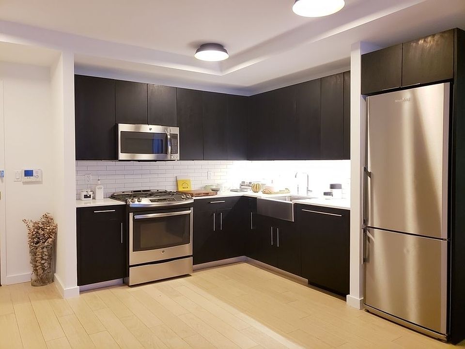 1st image of 535 W 43rd St APT S4g