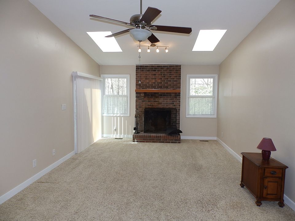 2nd image of 10192 Kenmore Cir