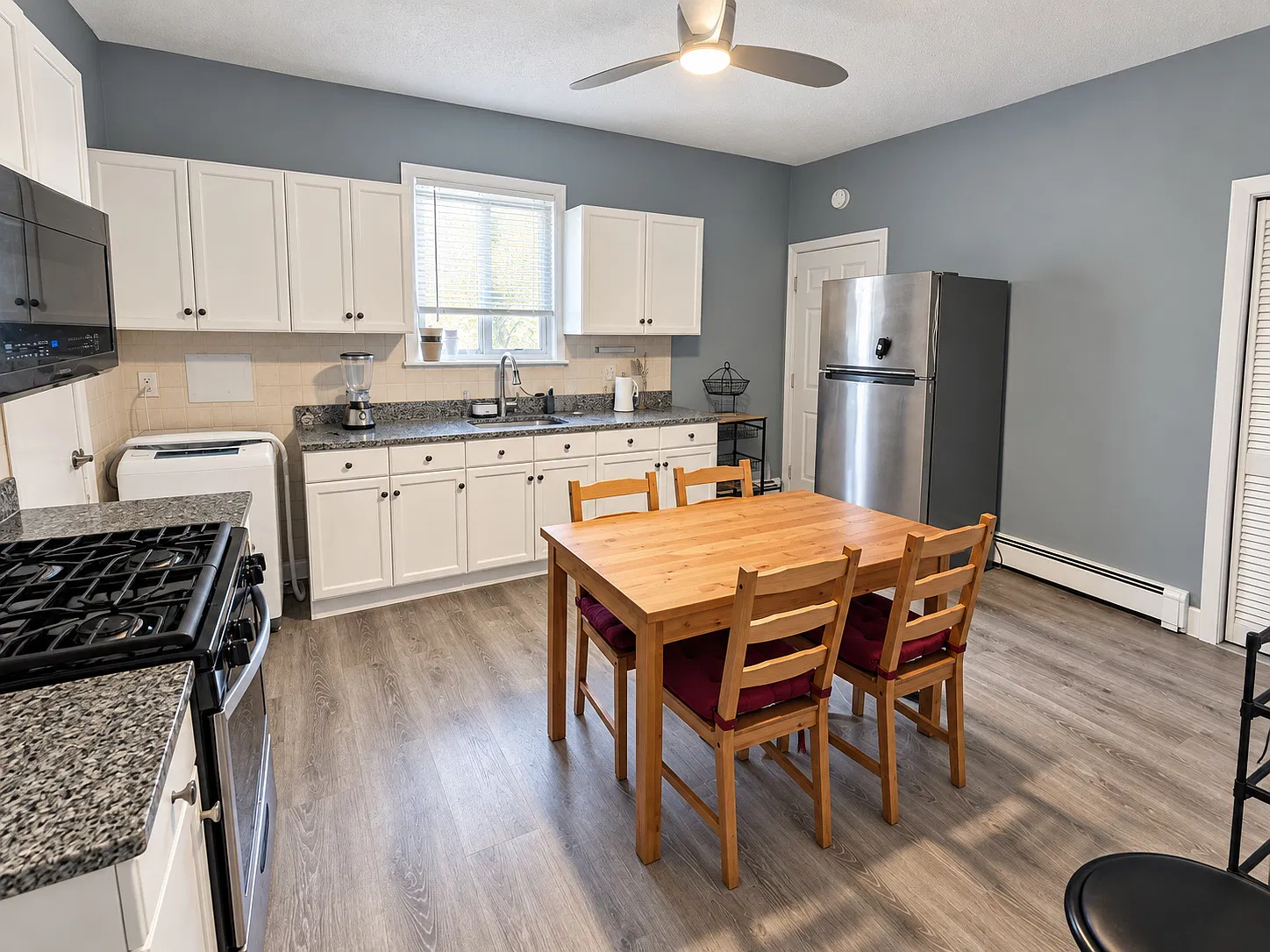 2 bed, 1010 sqft, $2,800 — Photo 2