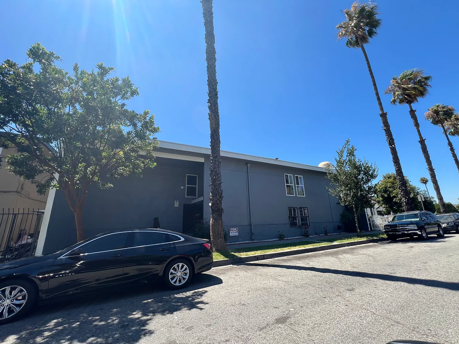 2 bed, 650 sqft, $2,500 — Photo 1