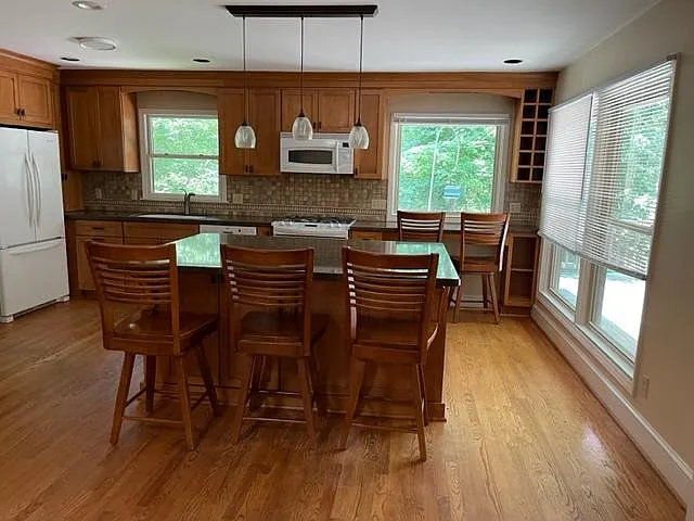 5 bed, 2778 sqft, $4,200 — Photo 4