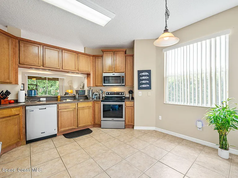 1749 Tullagee Ave — Photo 11