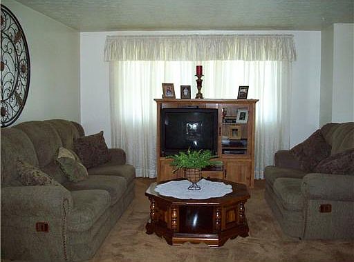 2nd image of 215 Wren Dr