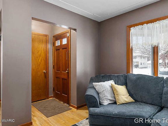 3rd image of 1022 Lake Michigan Dr NW