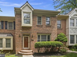 3907 Green Look Ct, Fairfax, VA 22033
