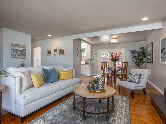 3rd image of 932 Crespi Dr