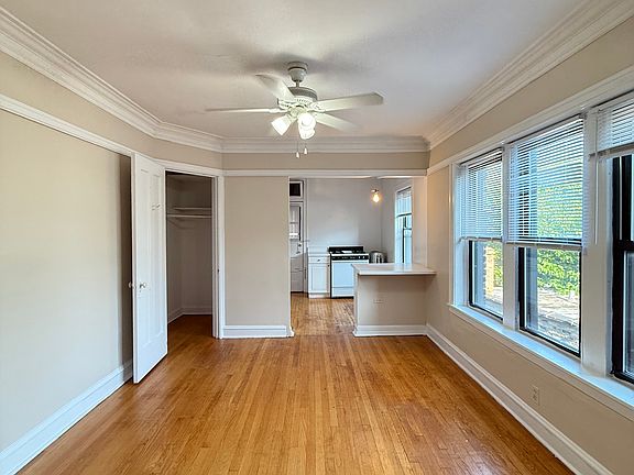 4th image of 4455 N Artesian Ave #3A