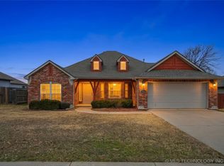5304 S Barr Dr W, Sand Springs, OK 74063