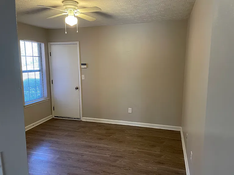 5907 Sheldon Ct — Photo 6