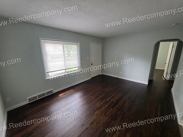 3317 173rd St — Photo 3