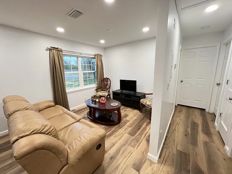 726 N 9th St — Photo 10