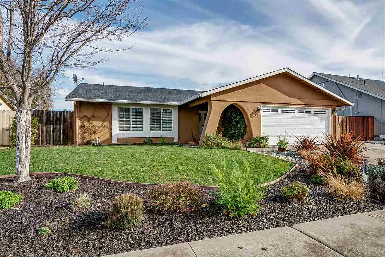 473 Oriole Ave photo 1