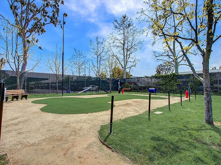 El Cordova Apartments — Photo 6