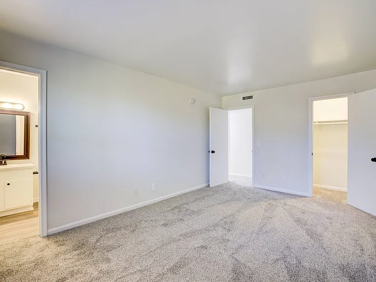 Cloisters and Foxfire Apartments — Photo 15