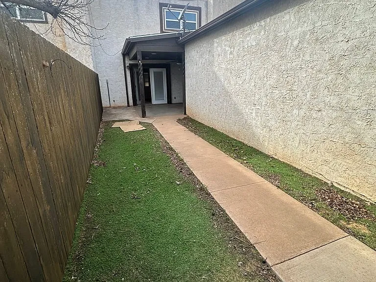 1411 Hickory St — Photo 21
