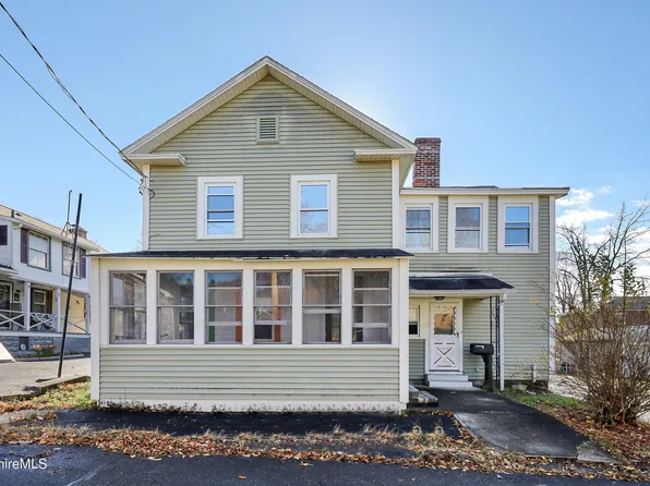 44 School St, Lee, MA 01238