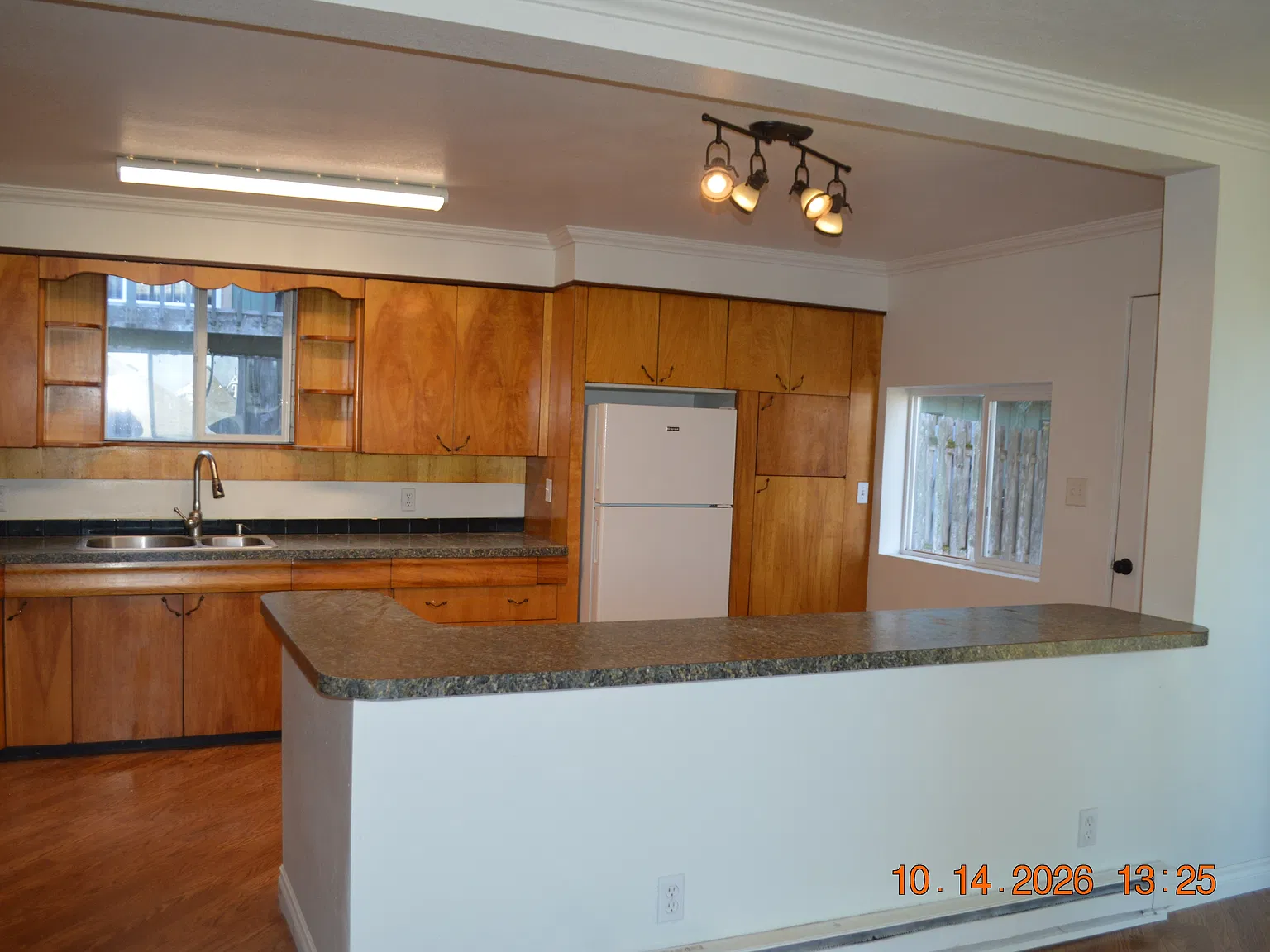 416 E 3rd - 1 — Photo 3