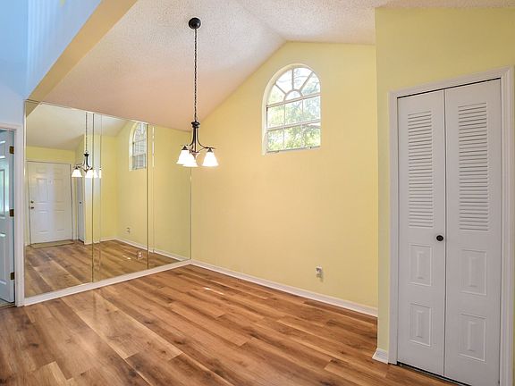 3rd image of 963 Helmsley Ct APT 201