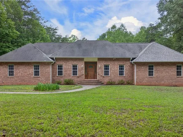 6135 Narrow Way Ln, Winston Salem, NC 27105
