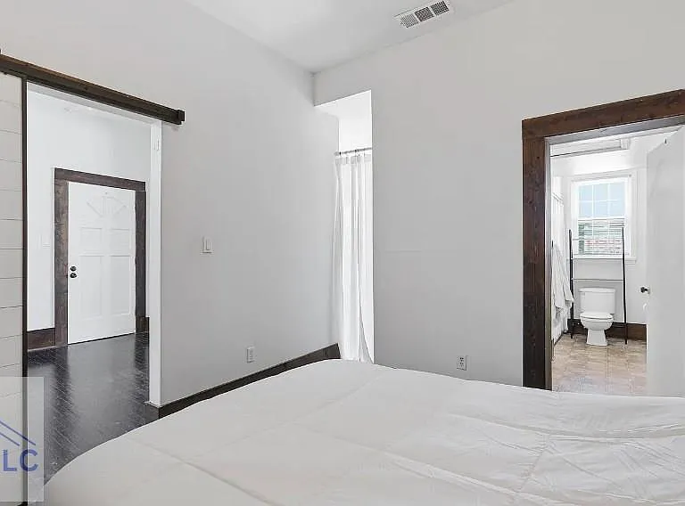 219 Abercorn St #F2 — Photo 11