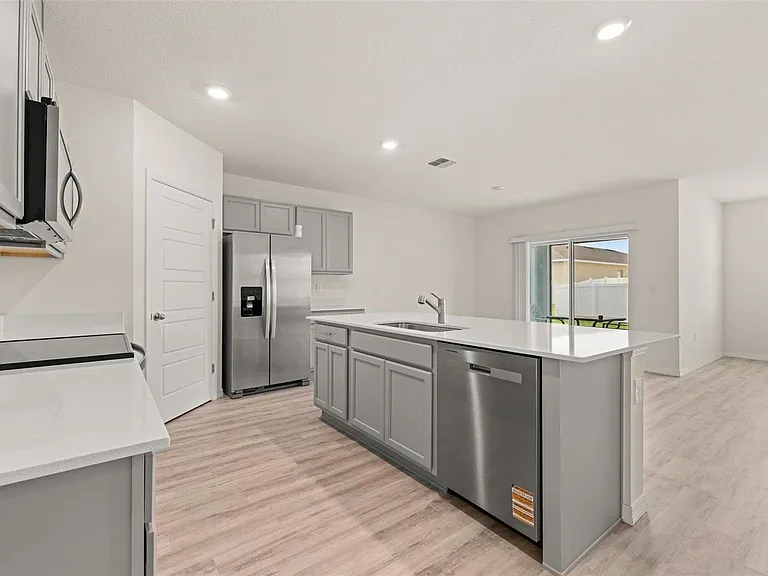 1078 Clay Blvd — Photo 8