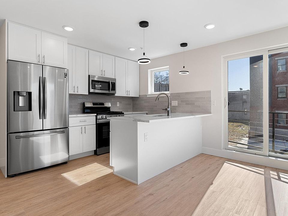 1st image of 2845 W Diamond St #201