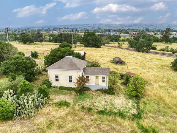 195 Cinnabar Avenue, Petaluma, CA 94952