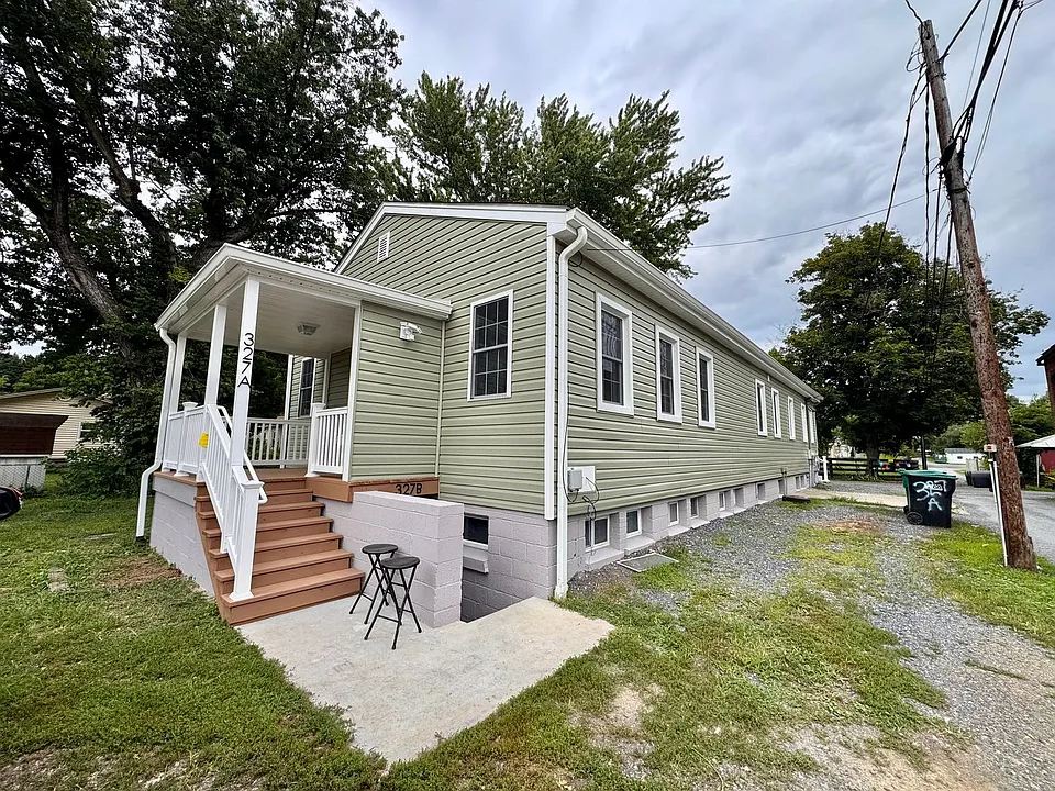 327B Maple Ln