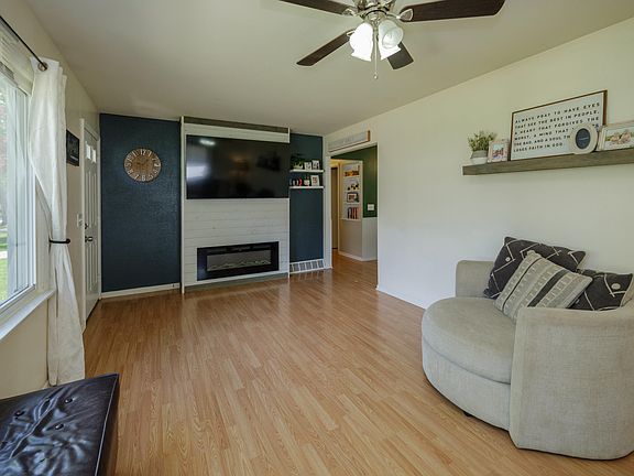 3rd image of 1803 Greenview Ave