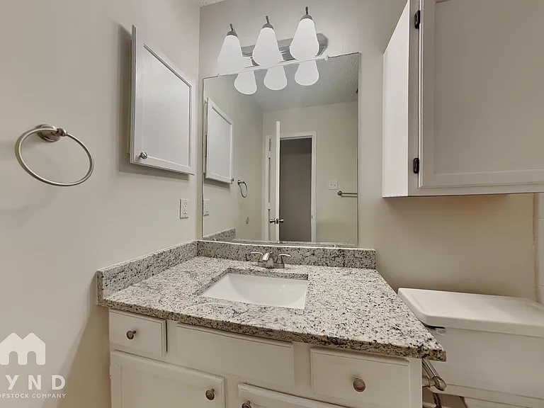 8704 Tigris Trl — Photo 17