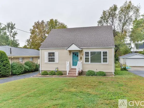 2608 Greenup Rd, Louisville, KY 40217