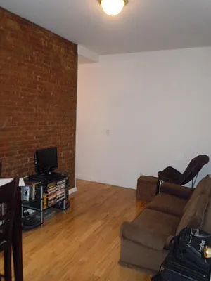 Rented by DSA Realty | media 33