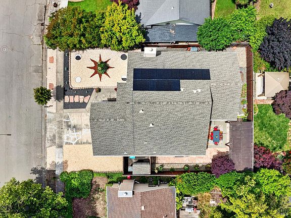 3rd image of 2241 Pimlico Way