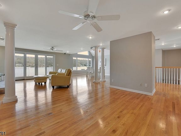 3rd image of 1042 Pines Lake Dr W