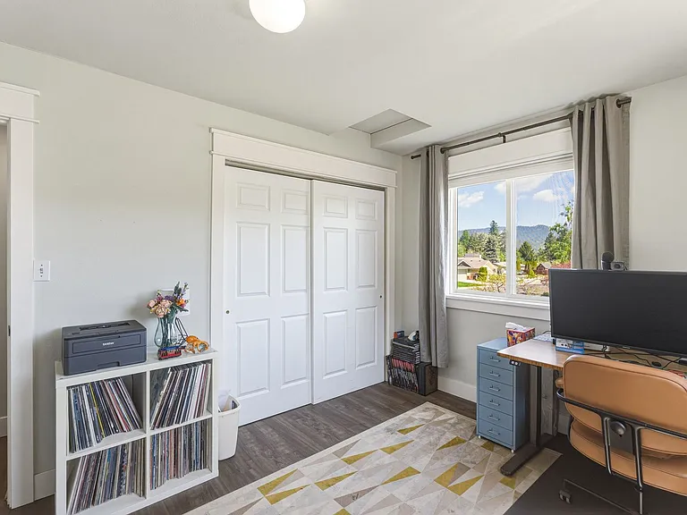 317 Meadow Dr — Photo 22