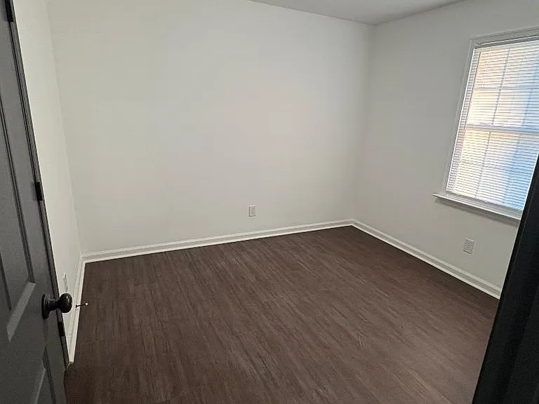 504 Hilltop Dr #504 — Photo 3
