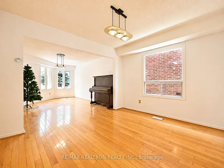 10 Pinewood Dr — Photo 8
